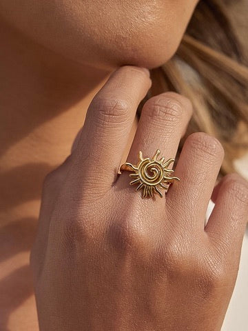 Sunburst 18K Spiral Statement Ring