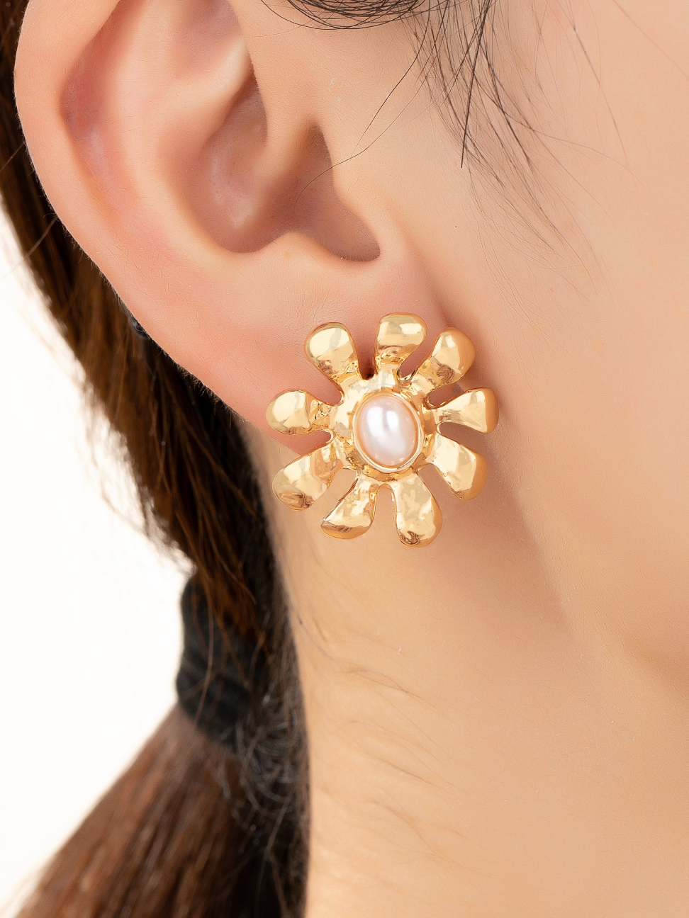 Chunky Pearl Flower Earrings