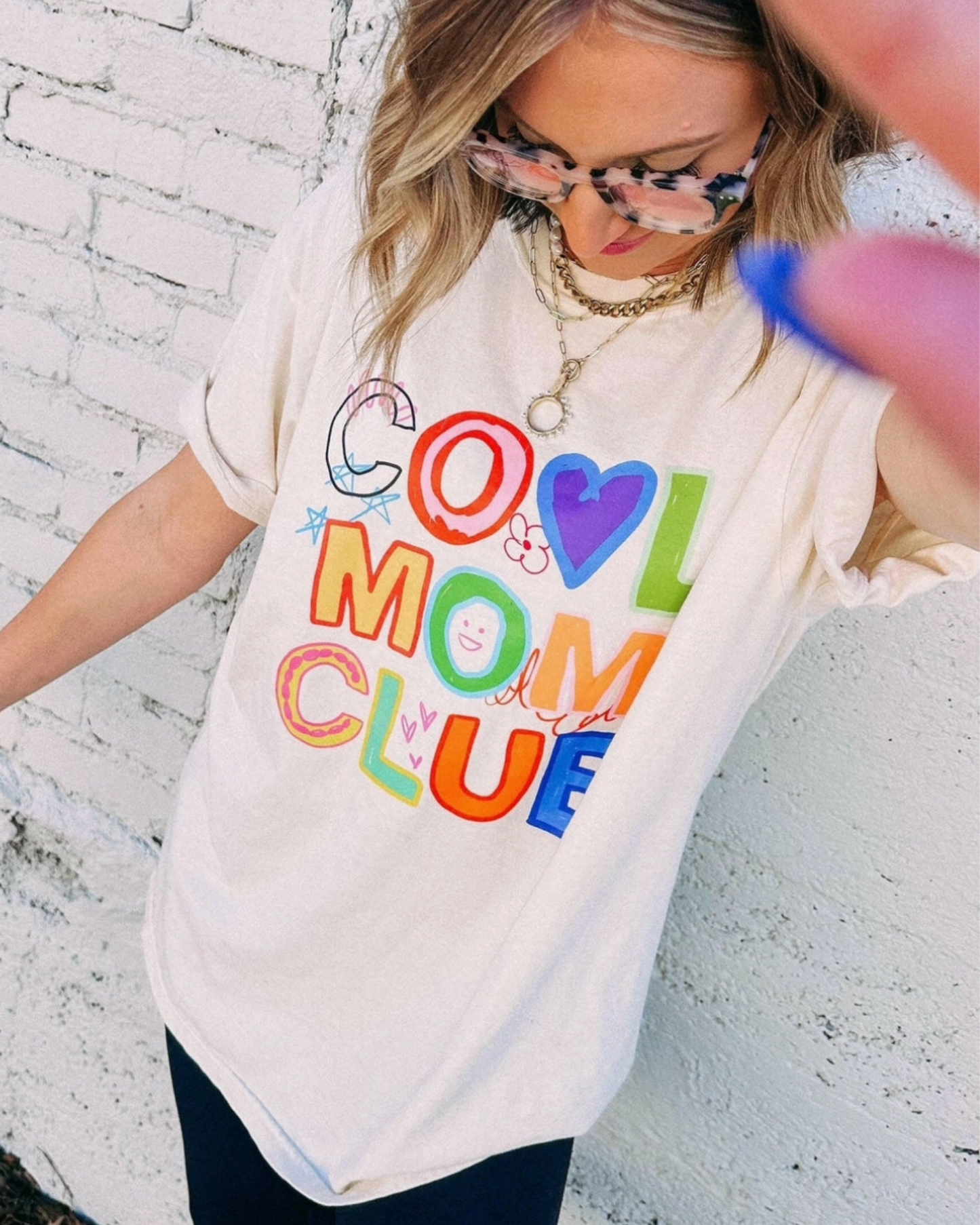 cool mom club tee