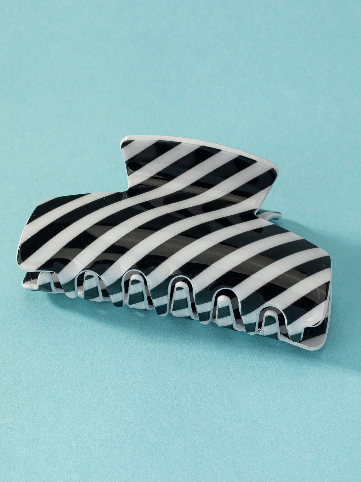 Black and White Diagonal Stripe Claw Clip