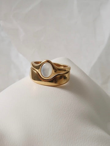 Tidal Wave 18K Gemstone Ring