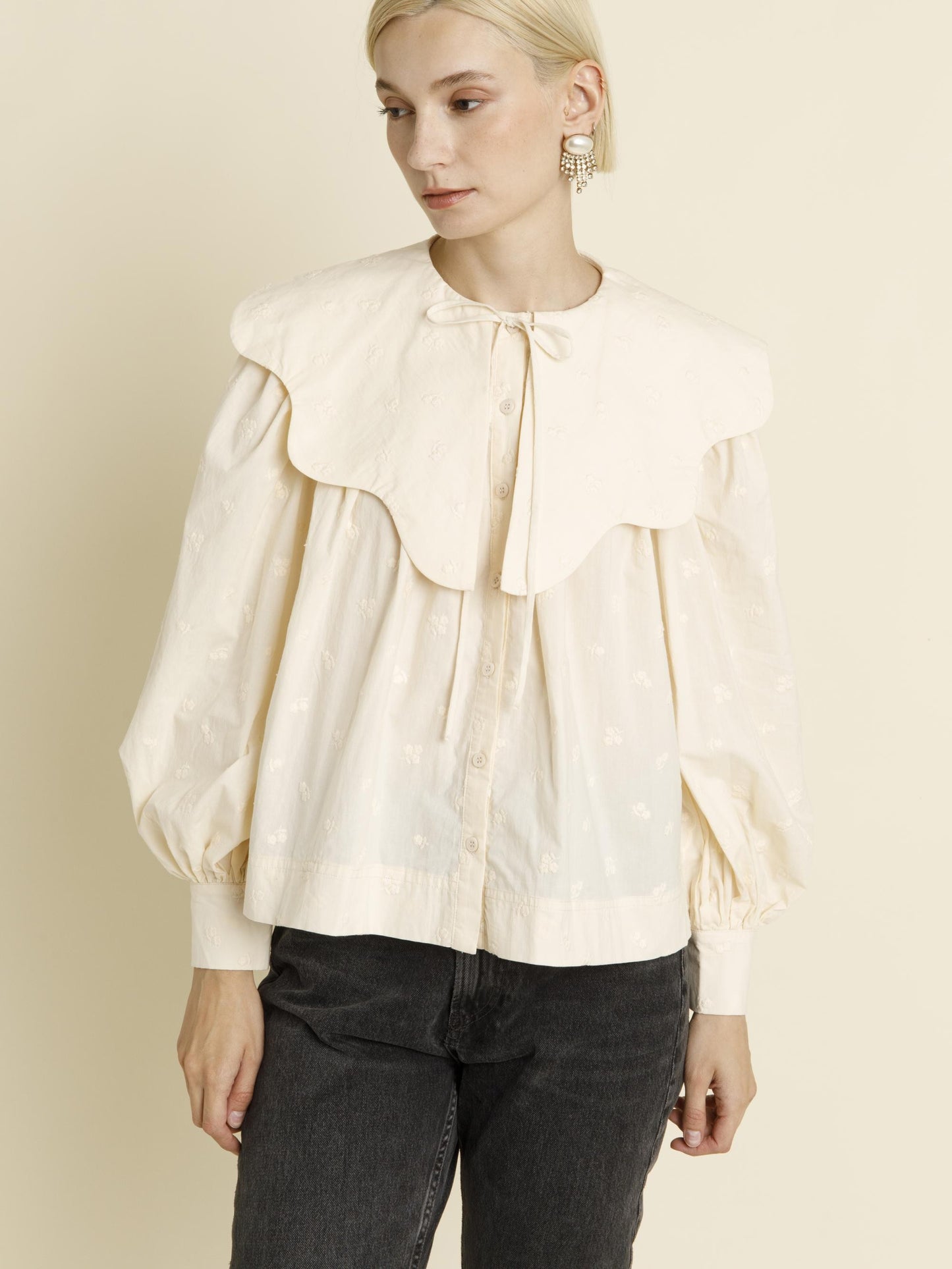 Anna Scallop Collar Blouse