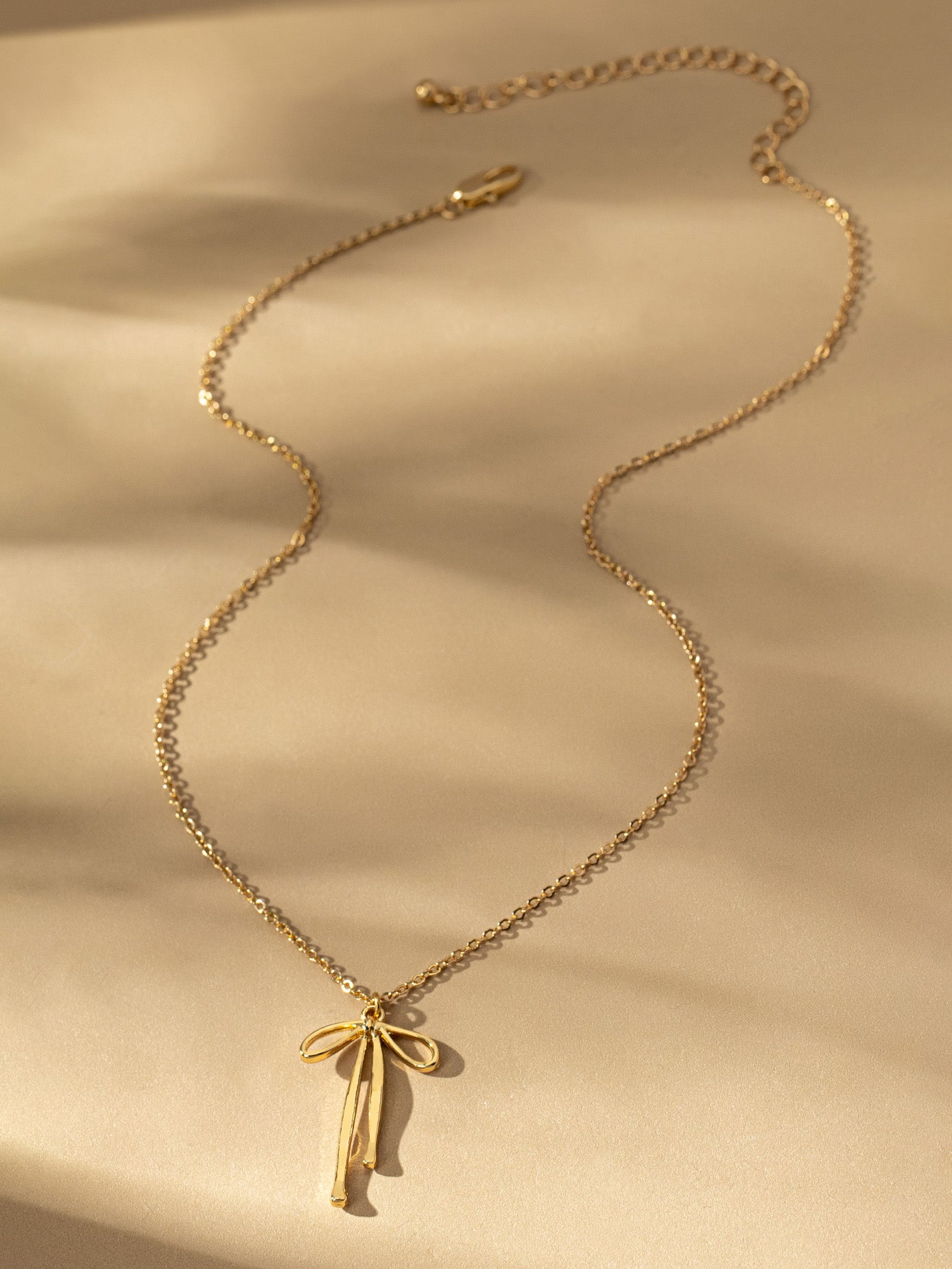 dainty gold bow necklace