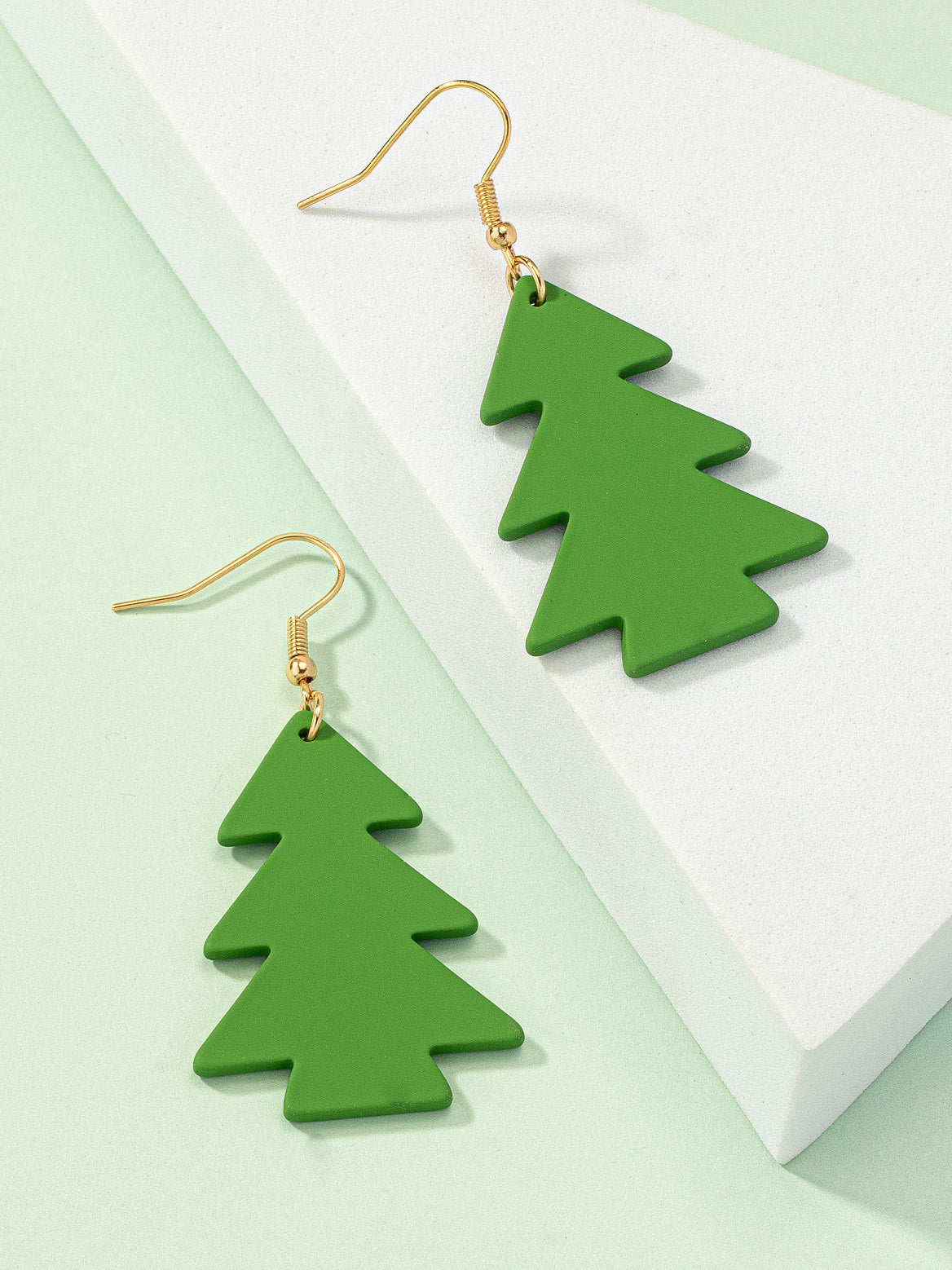 green holiday tree dangly earrings