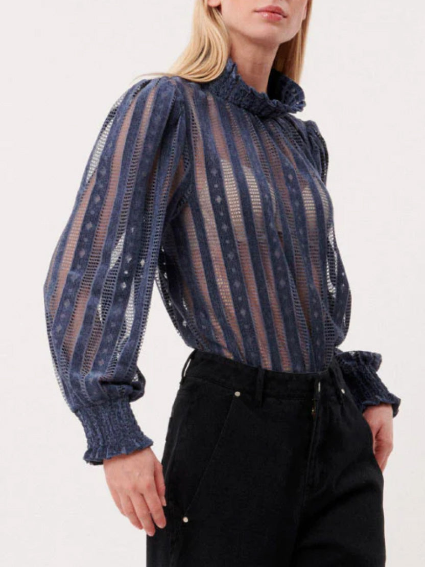 lan turtleneck blouse